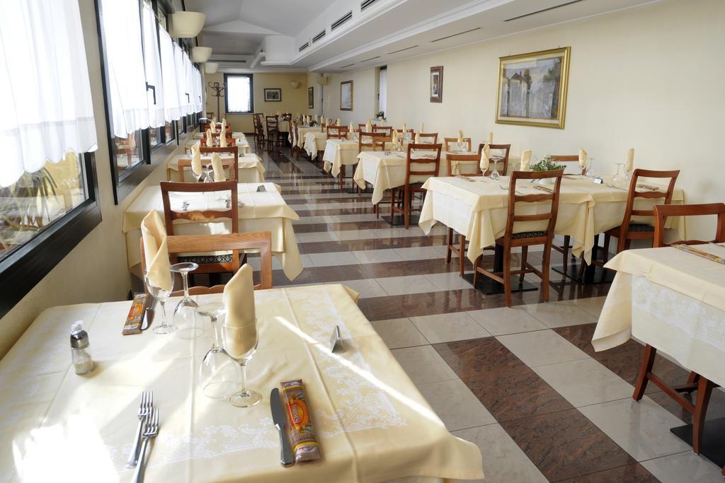 Albergo Ristorante Quadrifoglio 얼그나노 외부 사진